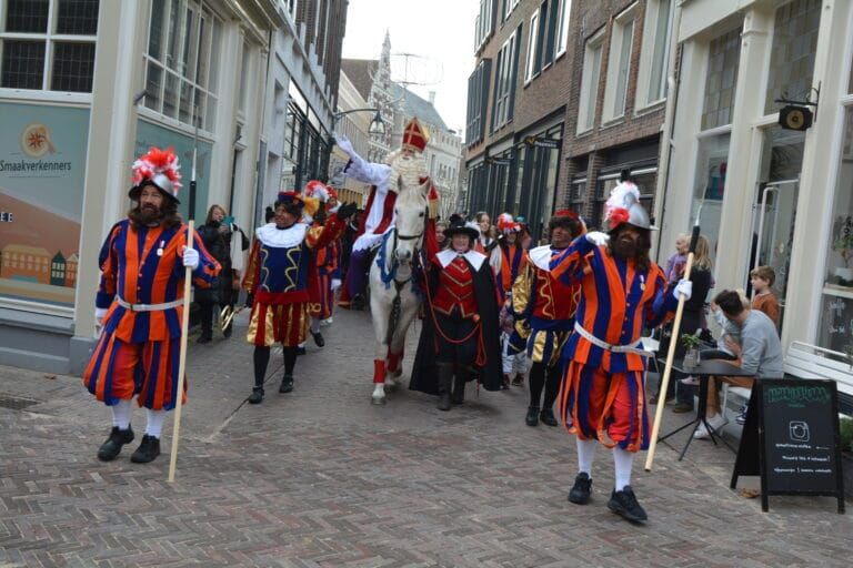 Sinterklaas komt naar Salland: feestelijke intochten door de regio