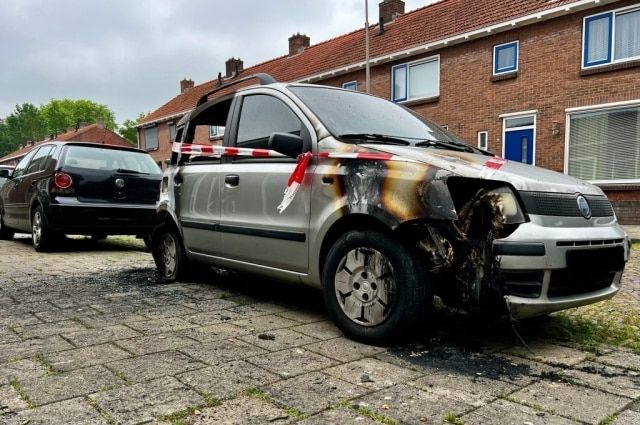 autobrand brand brandstichting verwerstraat deventer vuur uitgebrand pyromaan