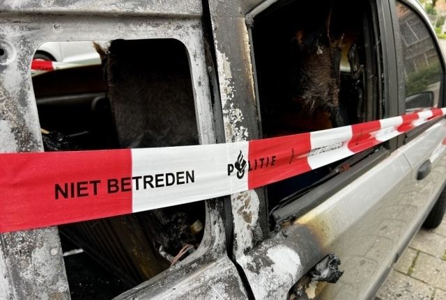 autobrand brand brandstichting verwerstraat deventer vuur uitgebrand pyromaan