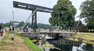 Wandelvierdaagse Heeten wandelen wandelaars brug