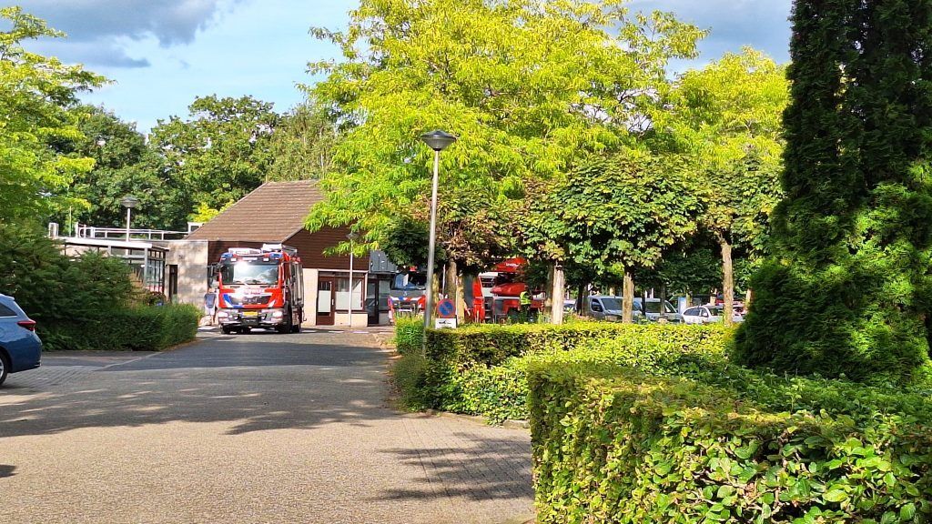 Brandweerwagens op terrein PW Jansen, foto: Marion Broeknellis