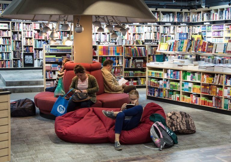 Dementheek op tour in Deventer: “Voor mensen met dementie en hun naasten”