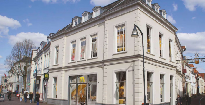 Het pand aan de Keizersstraat waar de McDonald's is gevestigd. © Gemeente Deventer